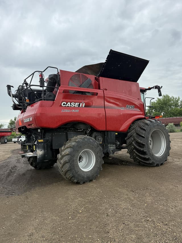 Image of Case IH 8250 equipment image 2