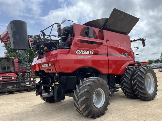 Image of Case IH 8250 equipment image 2
