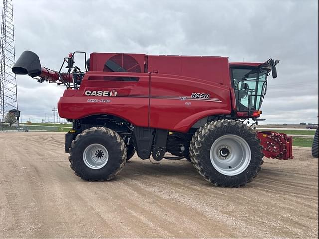 Image of Case IH 8250 equipment image 3
