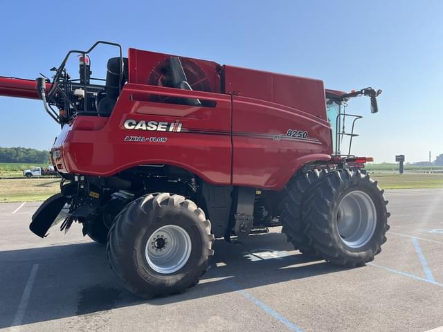 Image of Case IH 8250 equipment image 2