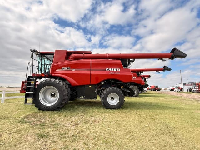 Image of Case IH 8250 equipment image 2
