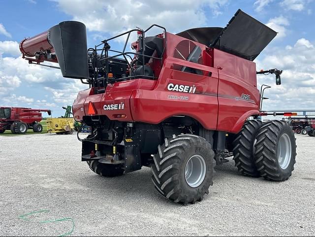 Image of Case IH 8250 equipment image 2
