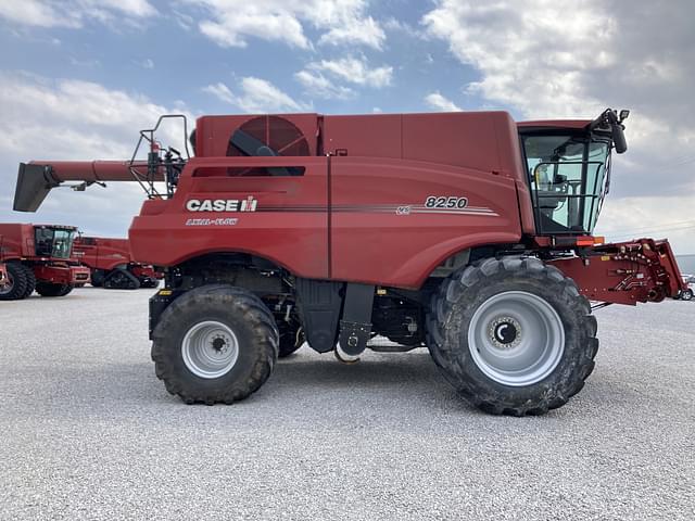 Image of Case IH 8250 equipment image 1