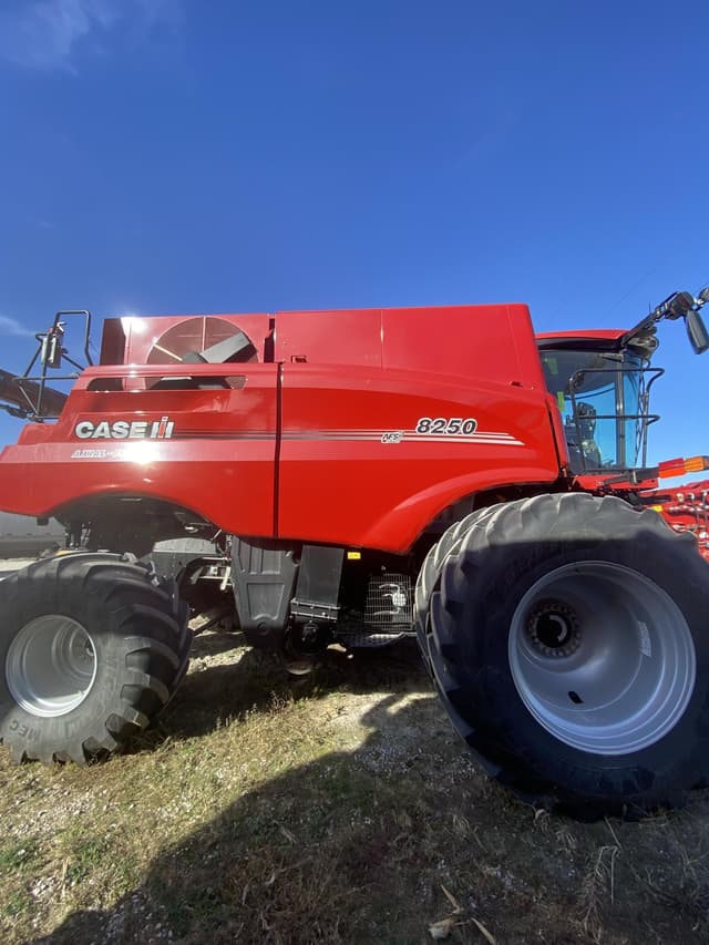 Image of Case IH 8250 equipment image 2