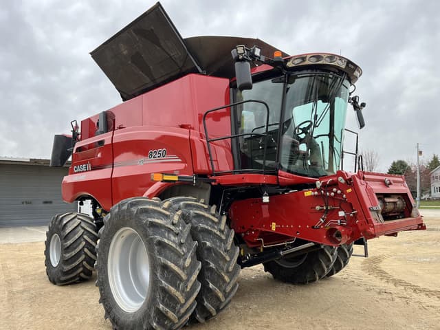 Image of Case IH 8250 equipment image 2
