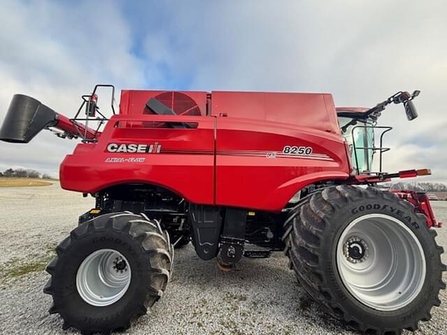 Image of Case IH 8250 equipment image 3