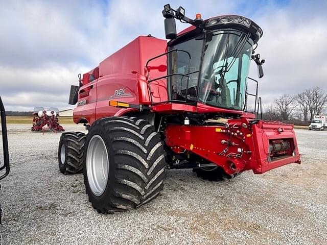 Image of Case IH 8250 equipment image 3