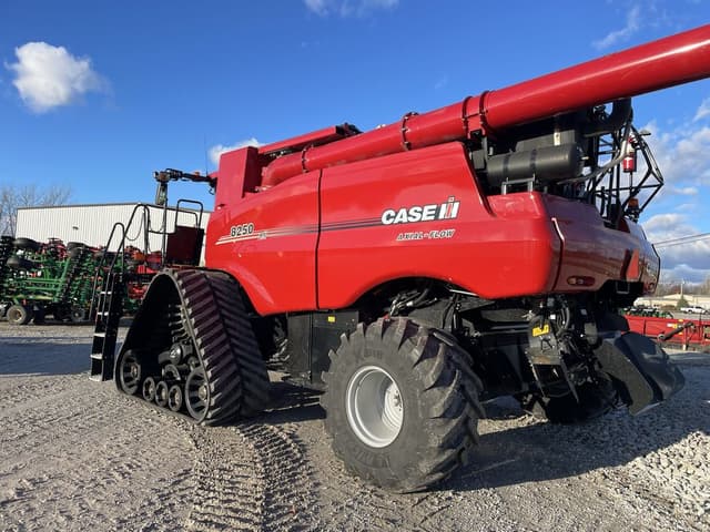 Image of Case IH 8250 equipment image 2