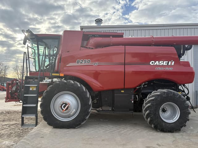 Image of Case IH 8250 equipment image 2