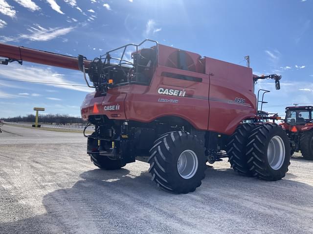 Image of Case IH 8250 equipment image 2