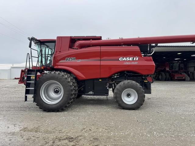 Image of Case IH 8250 equipment image 2