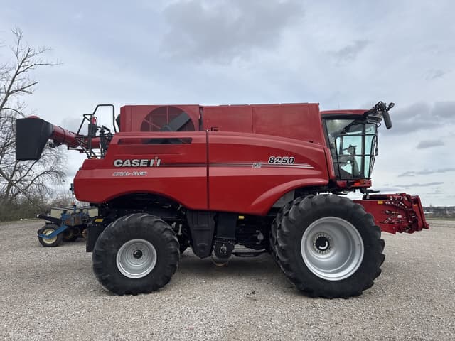Image of Case IH 8250 equipment image 1
