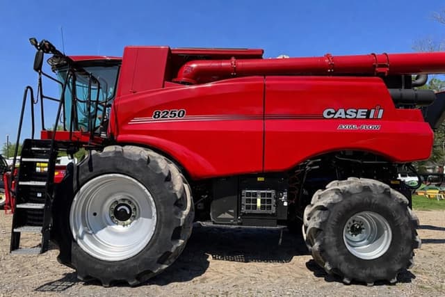 Image of Case IH 8250 equipment image 1