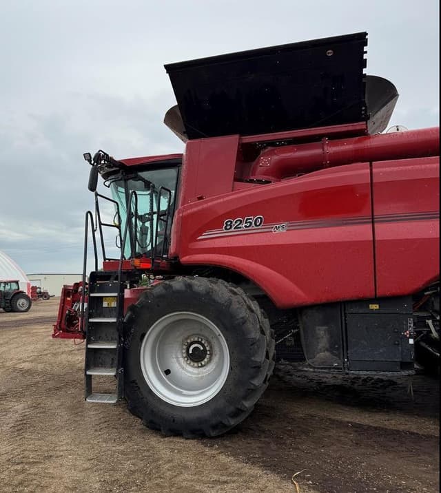 Image of Case IH 8250 equipment image 1
