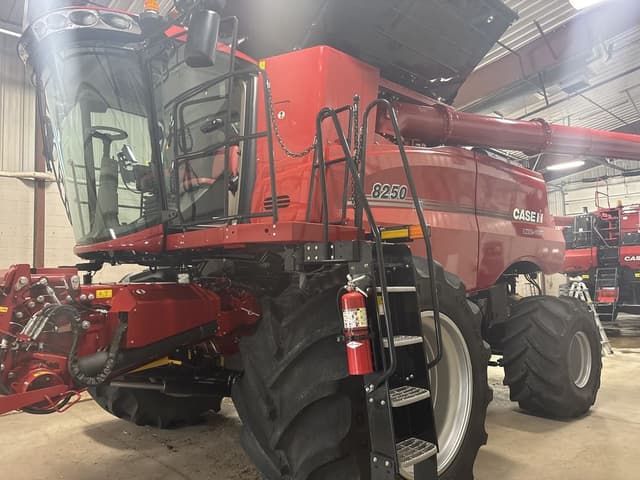 Image of Case IH 8250 equipment image 4