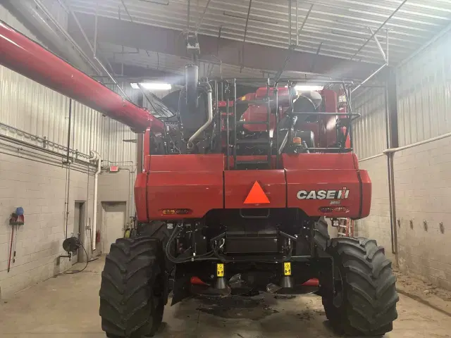 Image of Case IH 8250 equipment image 2