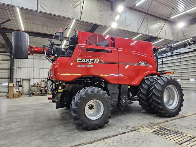 Image of Case IH 8250 equipment image 3