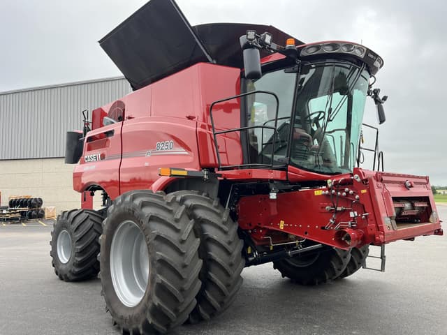 Image of Case IH 8250 equipment image 2
