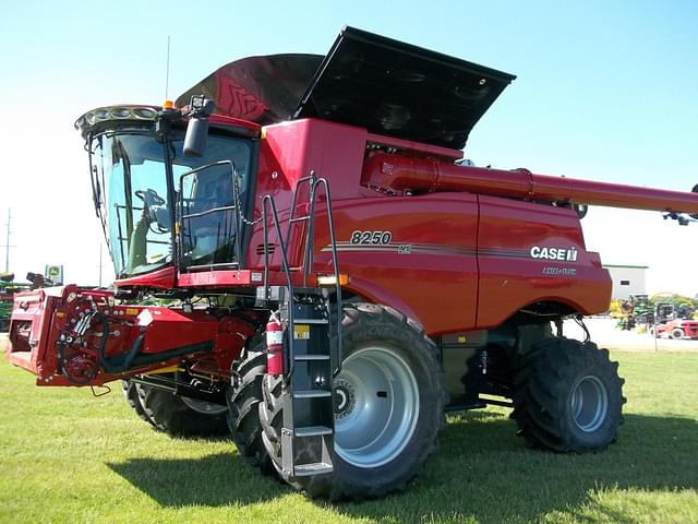 Image of Case IH 8250 equipment image 4