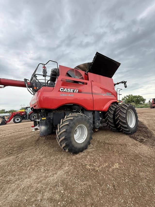 Image of Case IH 8250 equipment image 3