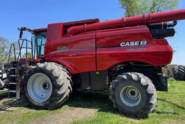 Image of Case IH 8250 equipment image 1