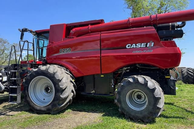 Image of Case IH 8250 equipment image 1
