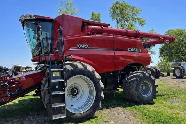 Image of Case IH 8250 equipment image 2