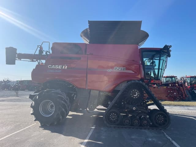 Image of Case IH 8250 equipment image 2
