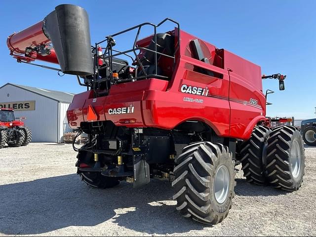 Image of Case IH 8250 equipment image 2