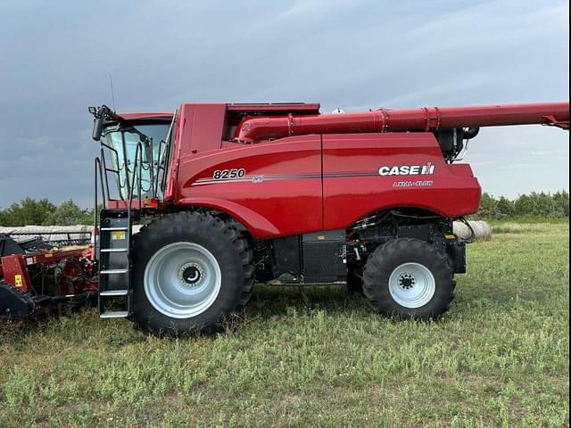 Image of Case IH 8250 equipment image 3