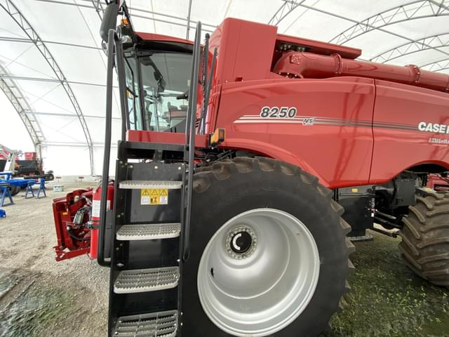 Image of Case IH 8250 equipment image 4