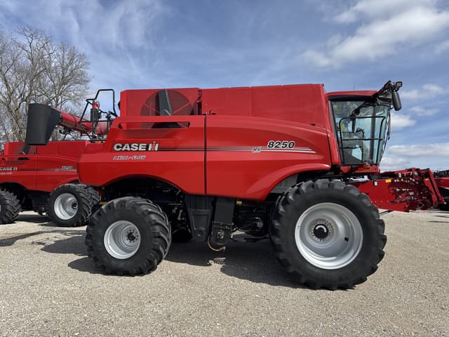 Image of Case IH 8250 equipment image 1