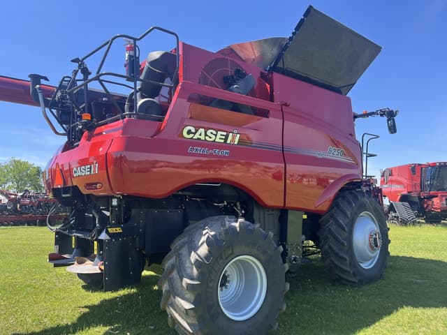 Image of Case IH 8250 equipment image 2