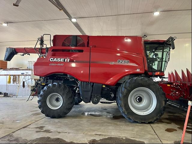 Image of Case IH 8250 equipment image 3