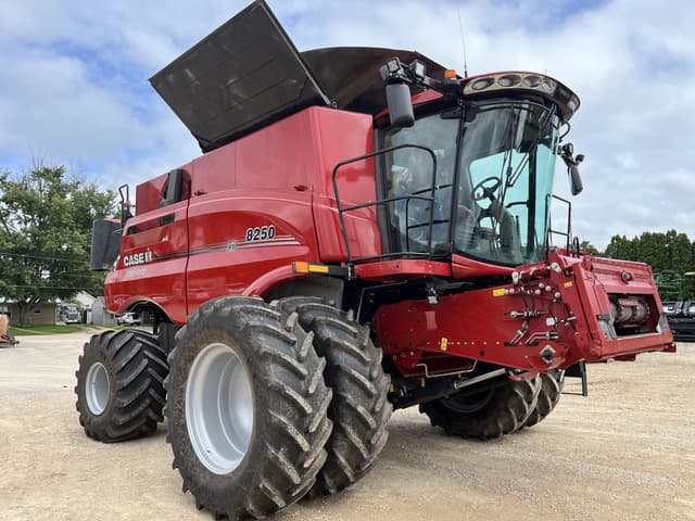Image of Case IH 8250 equipment image 2
