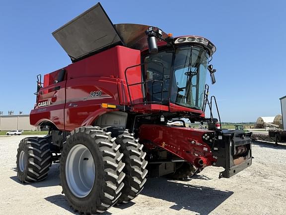 Image of Case IH 8250 equipment image 2
