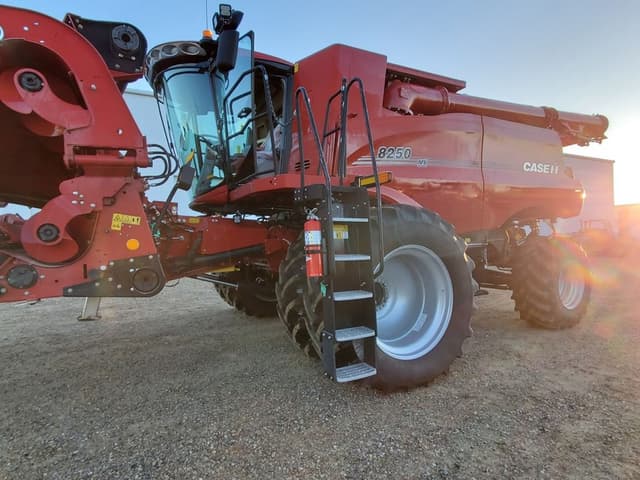 Image of Case IH 8250 equipment image 2