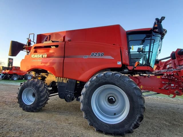 Image of Case IH 8250 equipment image 2