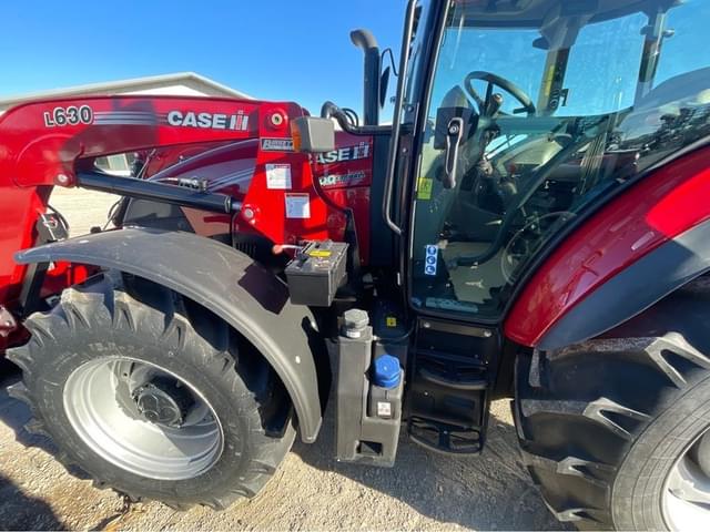 Image of Case IH Farmall 110C equipment image 4