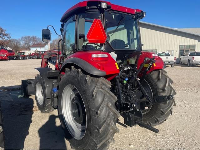 Image of Case IH Farmall 110C equipment image 3