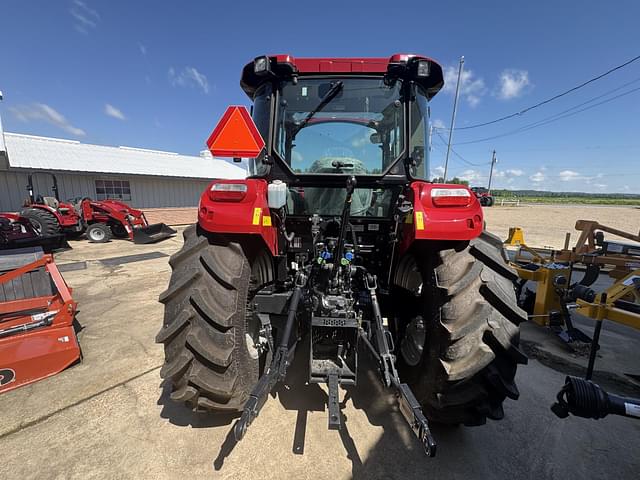 Image of Case IH Farmall 110C equipment image 3