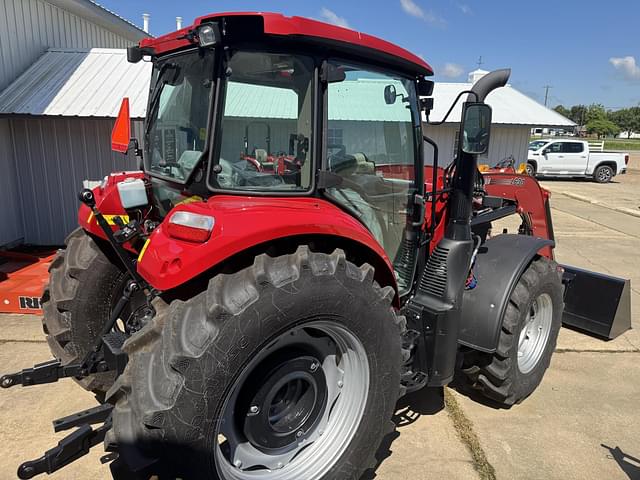 Image of Case IH Farmall 110C equipment image 2