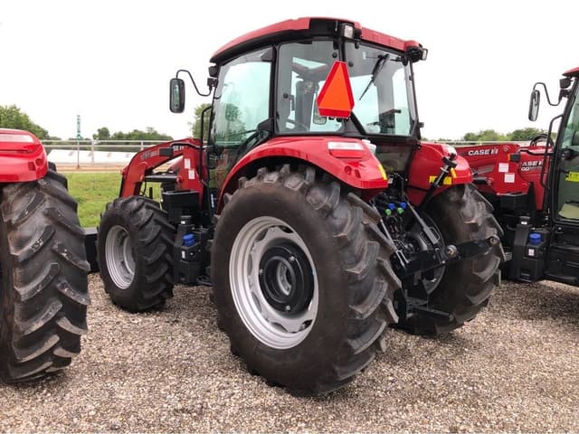 Image of Case IH Farmall 110C equipment image 2