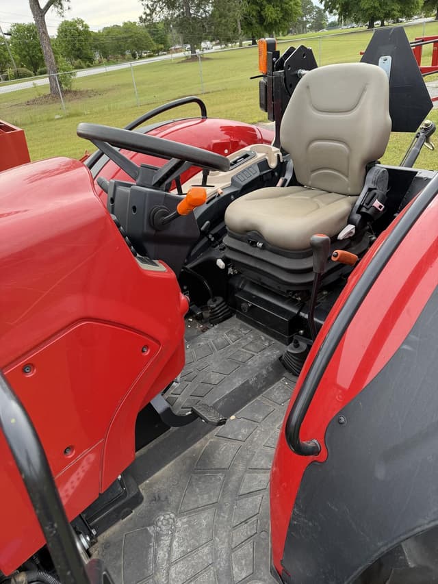 Image of Case IH Farmall 115A equipment image 4