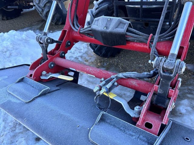 Image of Case IH Farmall 115A equipment image 2