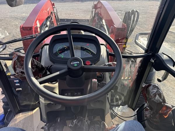 Image of Case IH Farmall 120C equipment image 2