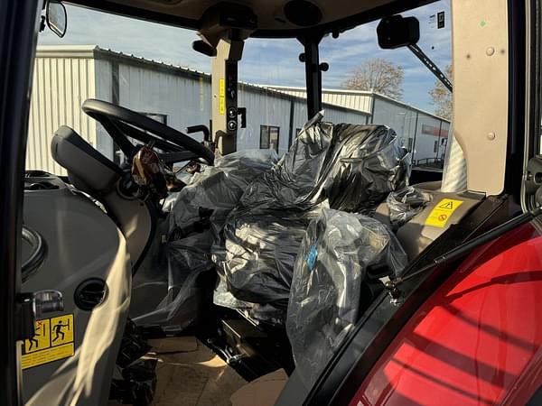 Image of Case IH Farmall 120C equipment image 3