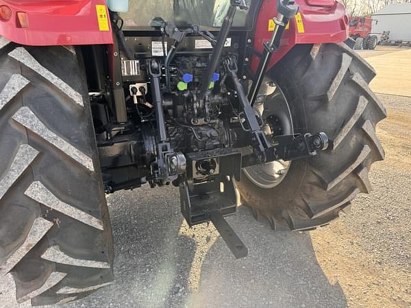 Image of Case IH Farmall 120C equipment image 1