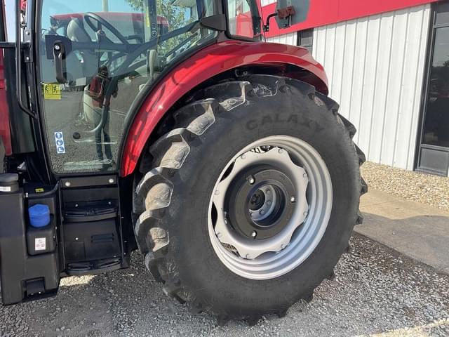 Image of Case IH Farmall 120C equipment image 1