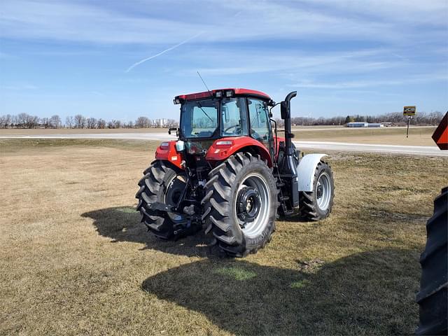 Image of Case IH Farmall 140A equipment image 1